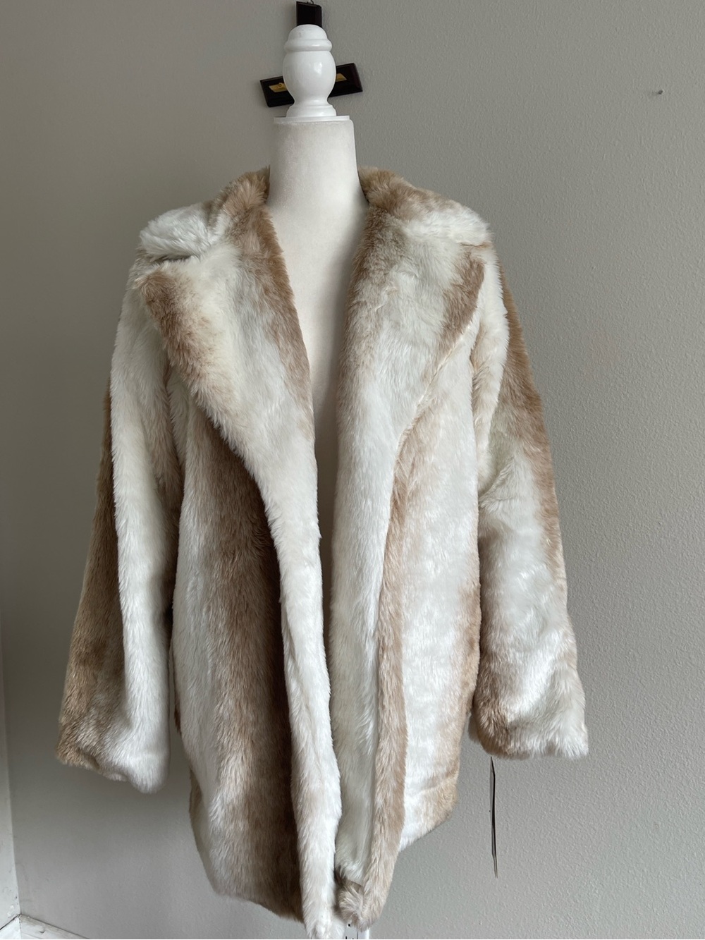 XOXO Two-Tone Faux Fur Coat in Cream & Tan